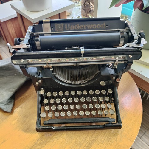 Machine écrire underwood - a,