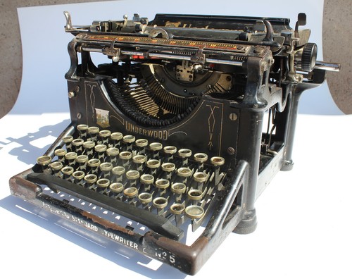 Ancienne machine ecrire - machine, a